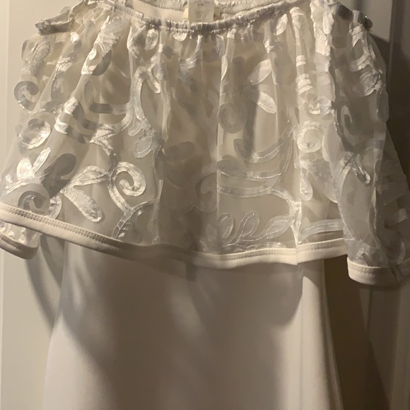 White dress - Picture 3 of 3